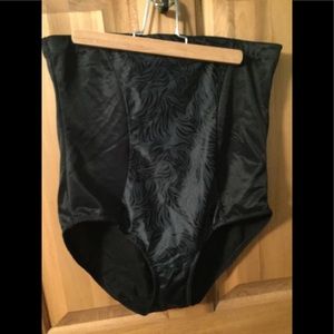 Maidenform Intimates & Sleepwear - Tall black shaped wear used 2 xl Maidenform Intimates & Sleepwear - Tall black shaped wear used 2 xl